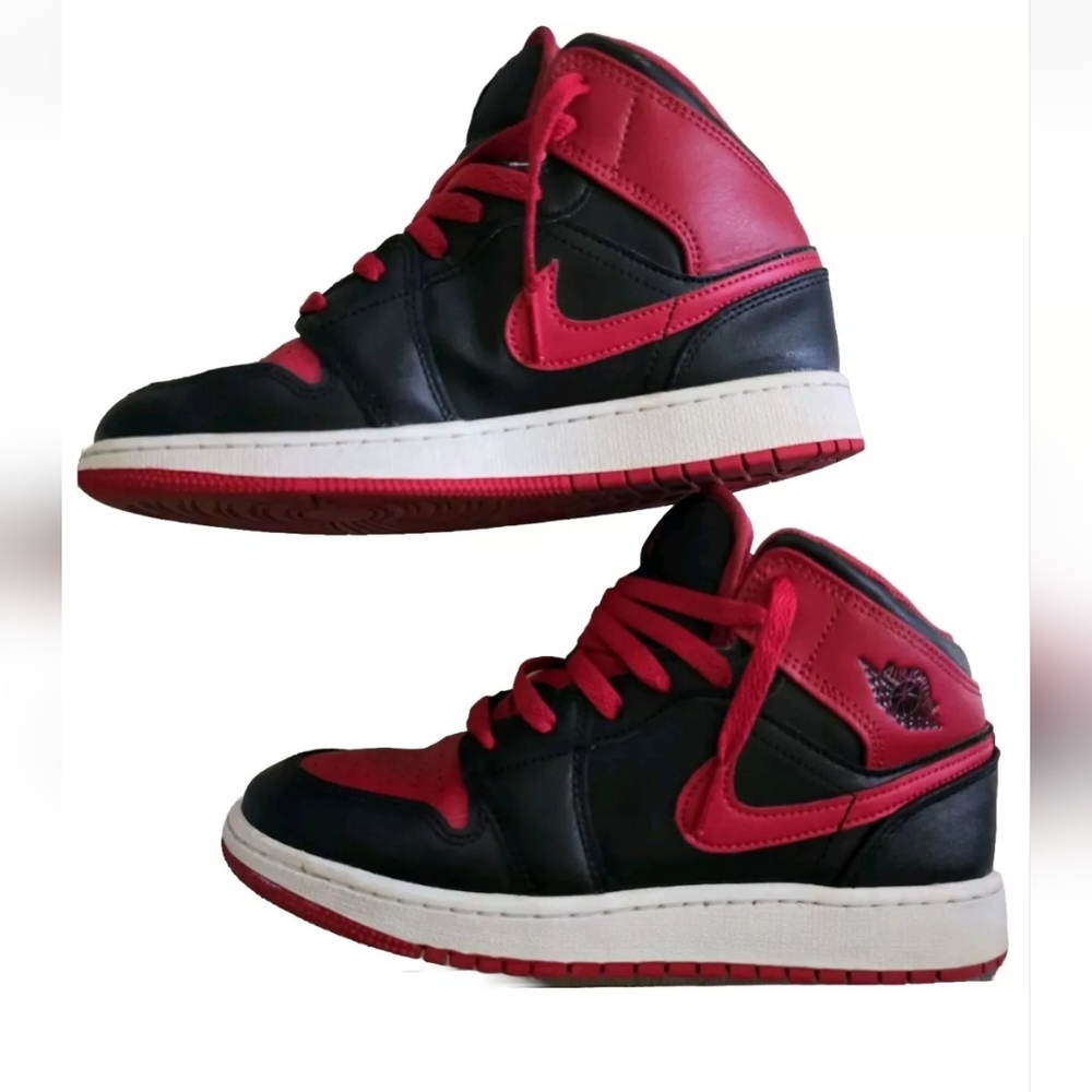 Nike Air Jordan 1 High Retro Chicago Bulls -  Size 6Y